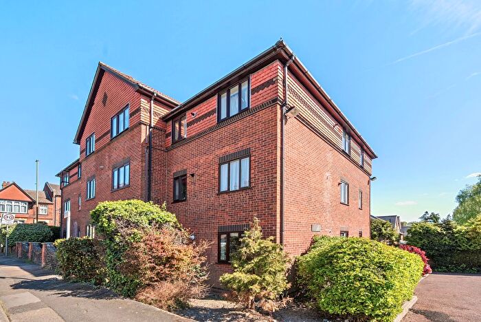 1 Bedroom Flat To Rent In Farnham Road, Guildford, Surrey, GU2