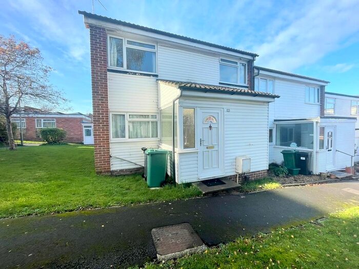 3 Bedroom Property To Rent In Darent Court, Basingstoke, RG21