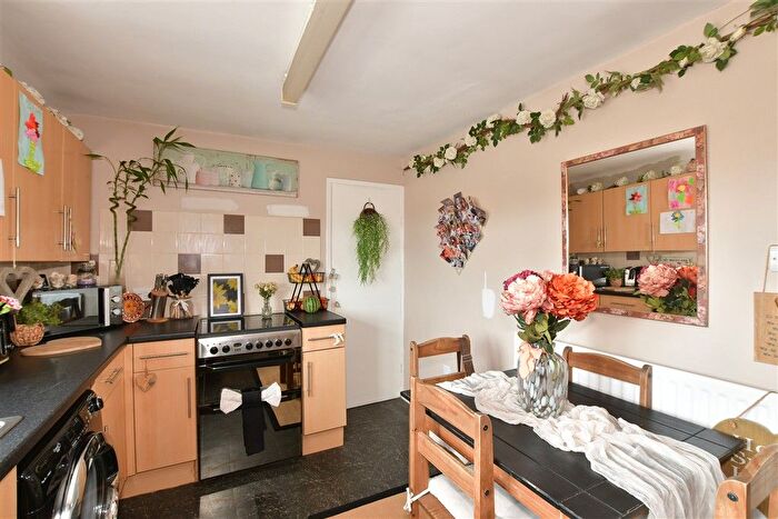 2 Bedroom Flat For Sale In Staple Road, Wingham, Canterbury, Kent, CT3