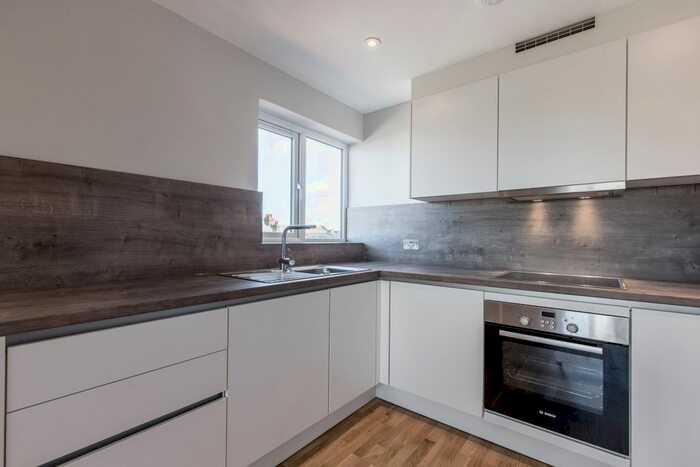 1 Bedroom Flat To Rent In Fairoaks Grove, Enfield EN3