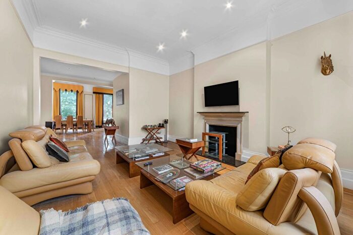 3 Bedroom Flat For Sale In Gloucester Square, Hyde Park, W2