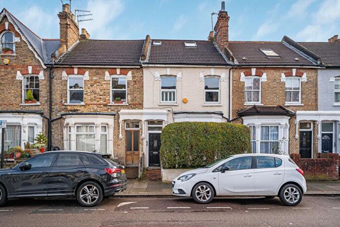 2 Bedroom Flat For Sale In Cheshire Road, London, N22