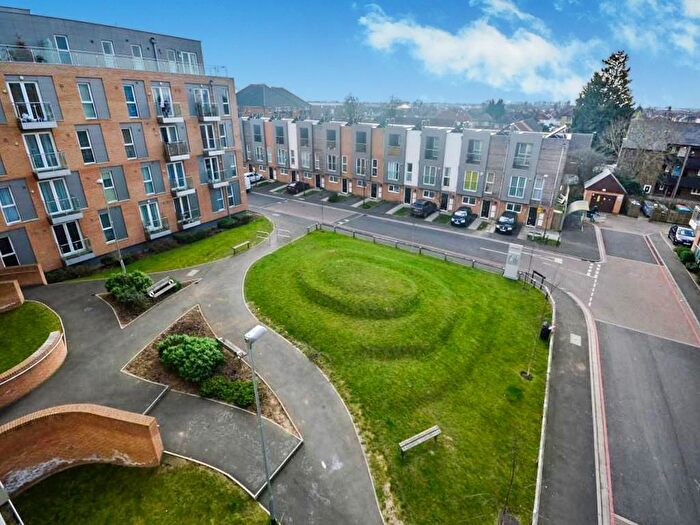 2 Bedroom Flat To Rent In Pontes Avenue, Hounslow, TW3