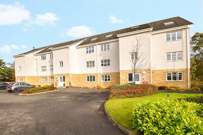 3 Bedroom Flat For Sale In West Wellhall Wynd, Hamilton, ML3