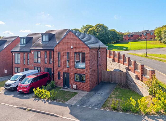 3 Bedroom Detached House For Sale In Valley View Court, Sheffield, S12