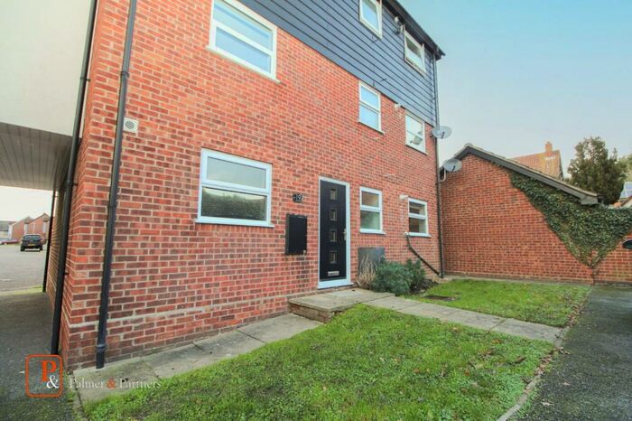 2 Bedroom Maisonette To Rent In Stonecrop, Colchester, Essex, CO4