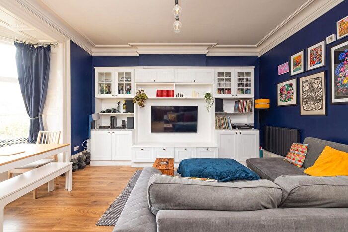 2 Bedroom Flat For Sale In Cotham Road, Cotham, BS6