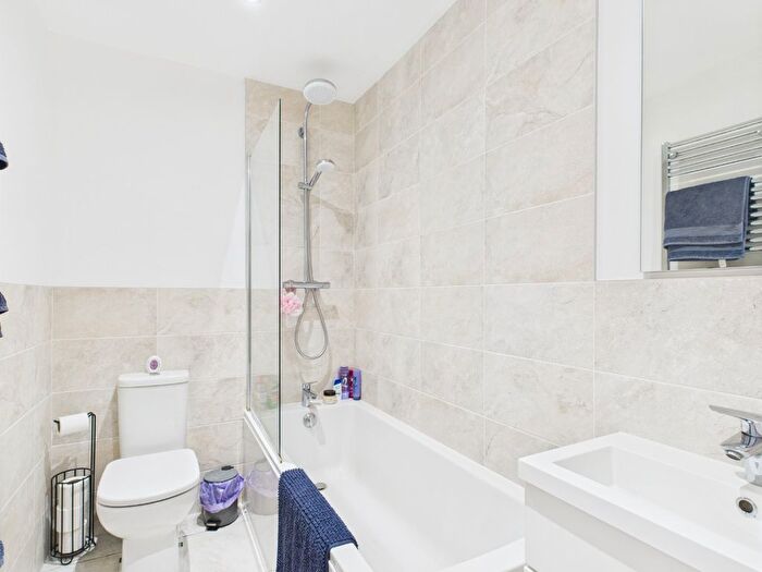 3 Bedroom End Terrace House For Sale In Bamburgh Park, Kingswood, Hull, HU7