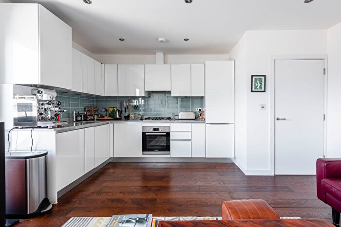 2 Bedroom Flat For Sale In Vyner Street, London, E2