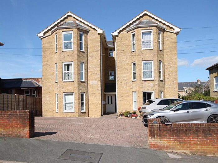 2 Bedroom Flat To Rent In Bellevue Road, Cowes, PO31
