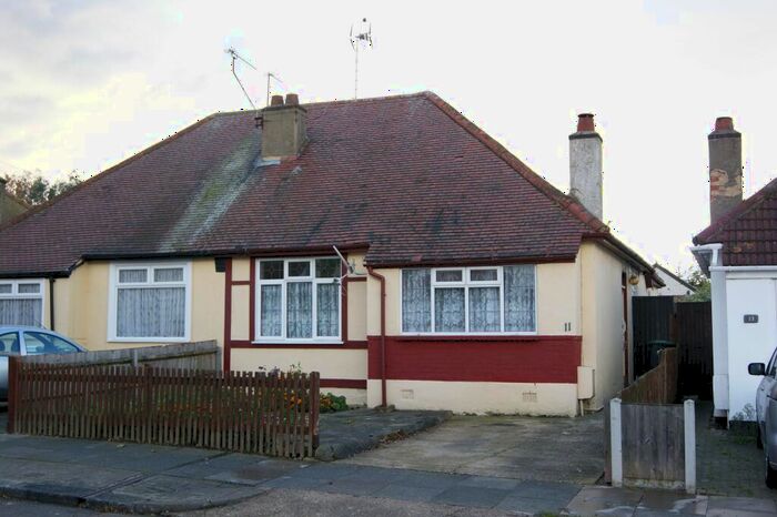2 Bedroom Semi-Detached Bungalow To Rent In Seaforth Avenue, Southend-On-Sea, SS2