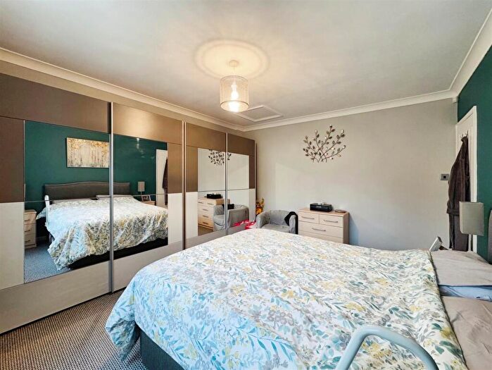 2 Bedroom Semi-Detached Bungalow For Sale In Strathaven Road, Carlton-In-Lindrick, Worksop, S81