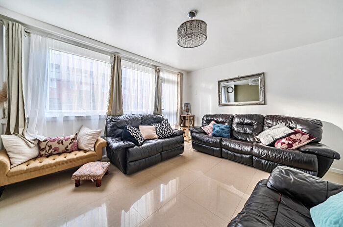 3 Bedroom Apartment For Sale In Haslemere Avenue, Mitcham, CR4