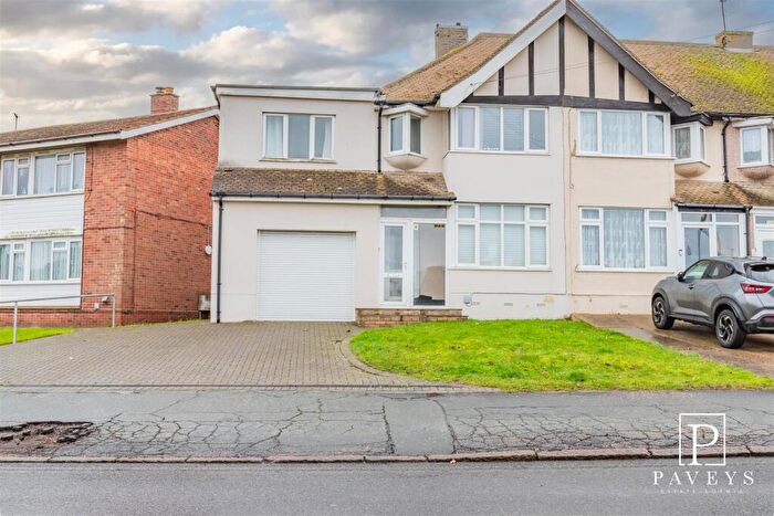 4 Bedroom End Of Terrace House For Sale In Walton Road, Walton On The Naze, CO14