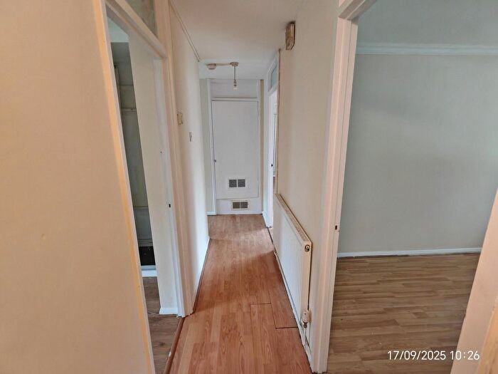 2 Bedroom Flat To Rent In , Manor Park, E12