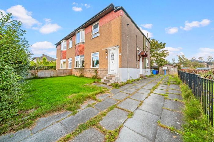 3 Bedroom Flat To Rent In Gauldry Avenue, Glasgow, G52
