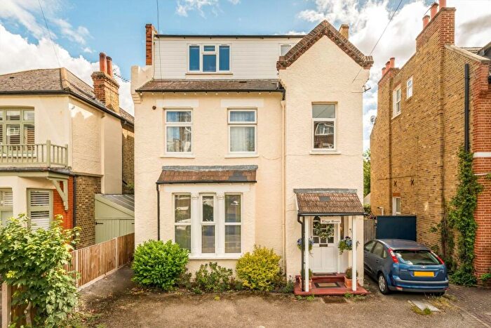 2 Bedroom Flat For Sale In King Charles Road, Surbiton, KT5