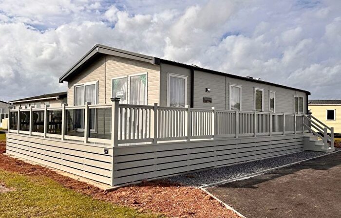 2 Bedroom Park Home For Sale In Hoburne, Blue Anchor, TA24