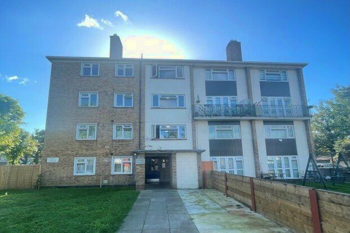1 Bedroom Flat To Rent In Chingford Road, London, E17