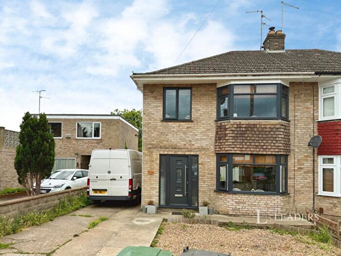 3 Bedroom Semi-Detached House To Rent In Lincoln Road, Peterborough, Cambridgeshire, PE4
