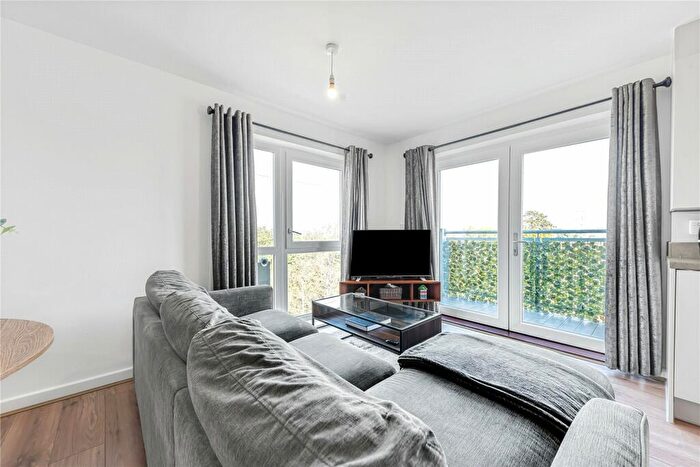 2 Bedroom Flat For Sale In Ruby Tuesday Drive, Dartford, Kent, DA1