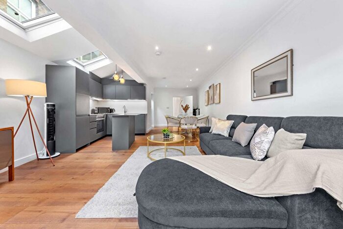 2 Bedroom Flat To Rent In London Borough Of Southwark, SE11