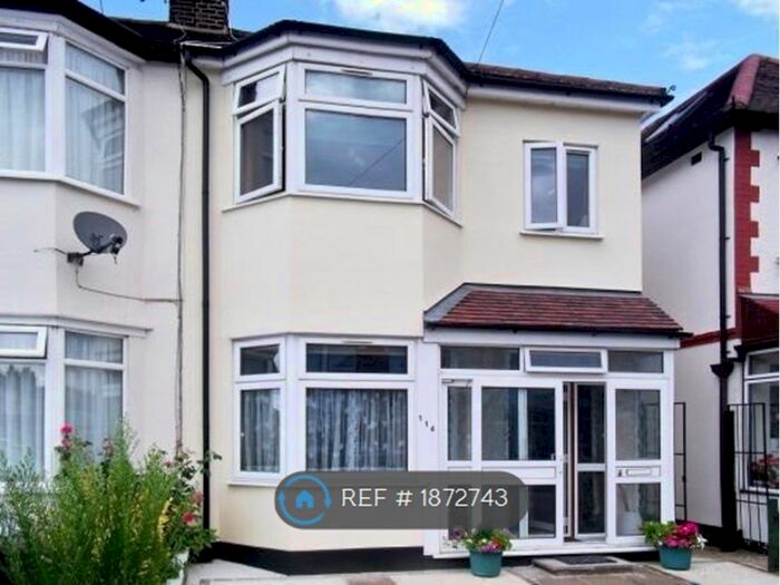 3 Bedroom Semi-Detached House To Rent In London, London, IG2