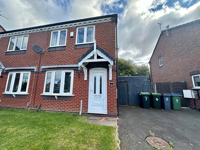 2 Bedroom End Of Terrace House To Rent In Hempole Lane, DY4