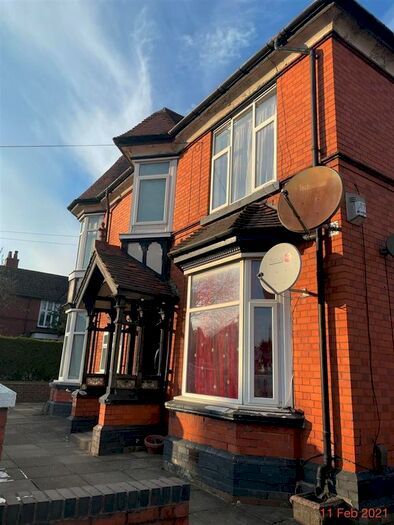 1 Bedroom Flat To Rent In Goldthorn Hill, Wolverhampton, WV2