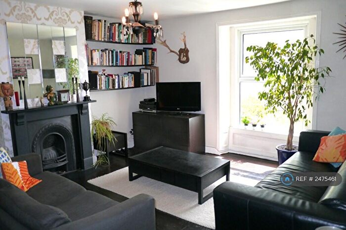 3 Bedroom Flat To Rent In West Park, Bristol, BS8