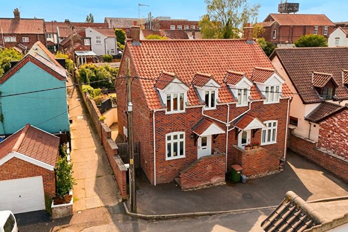 3 Bedroom Semi-Detached House For Sale In Nethergate Street, Bungay, NR35