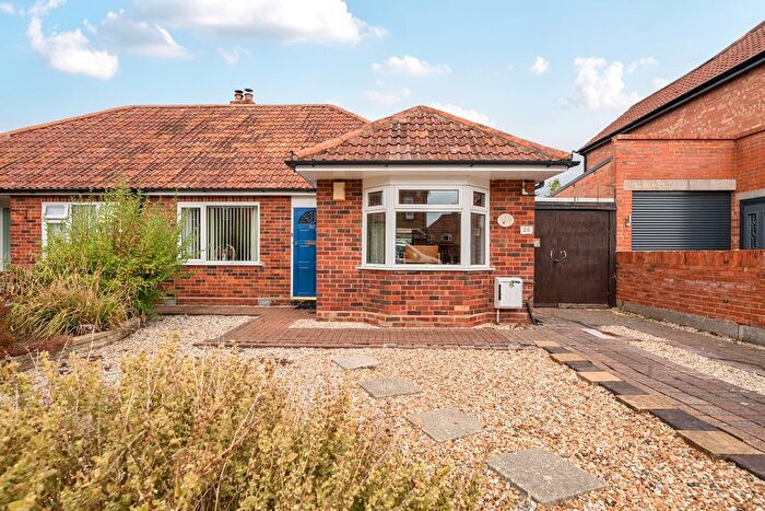 2 Bedroom Semi Detached Bungalow For Sale In Colin Road, Taunton, TA2