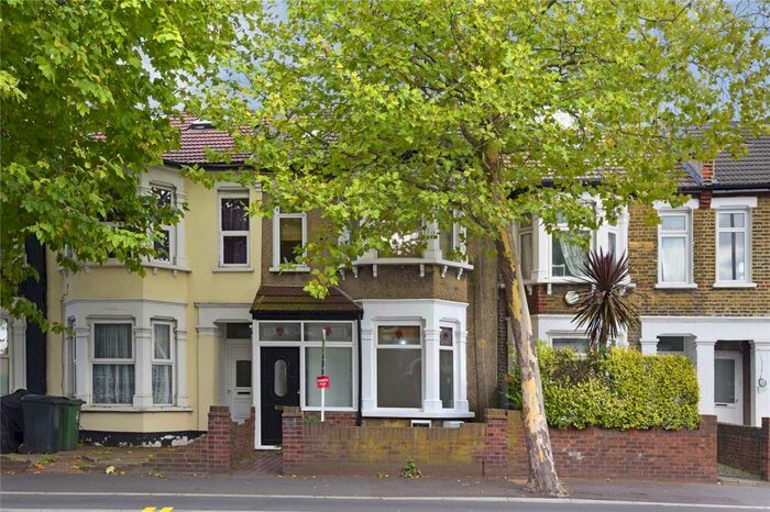 2 Bedroom Flat To Rent In Markhouse Road, London, E17