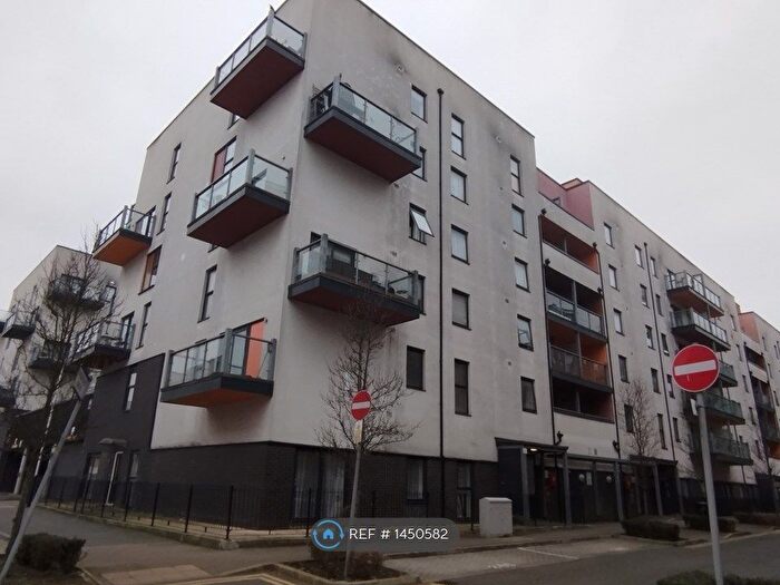 2 Bedroom Flat To Rent In Priory Court, Romford, RM7