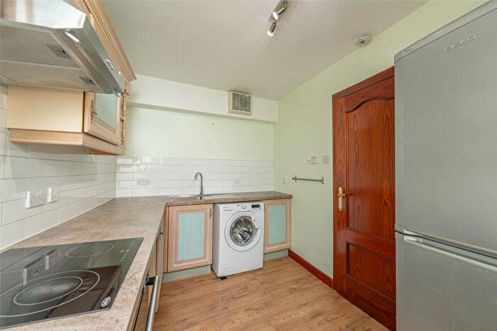 2 Bedroom Flat For Sale In / Johns Place, Edinburgh, EH6
