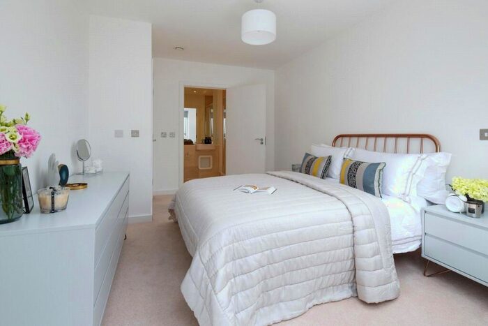 3 Bedroom Apartment To Rent In Batavia Road, London, SE14