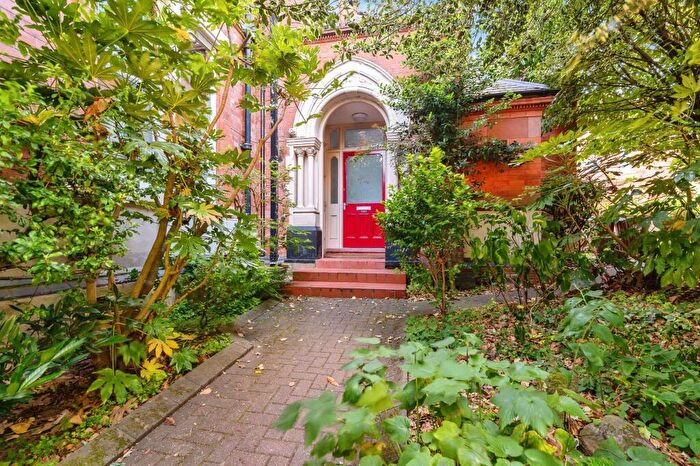 3 Bedroom Flat For Sale In Lucknow Road, Nottingham, NG3