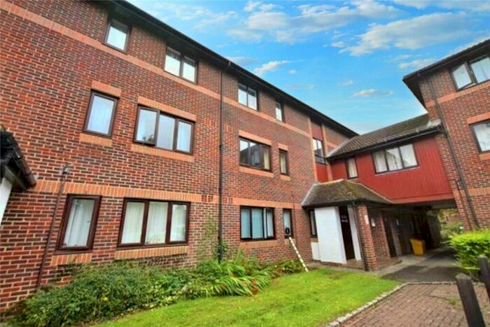 1 Bedroom Apartment To Rent In Pebble Drive, Didcot, Oxfordshire, OX11