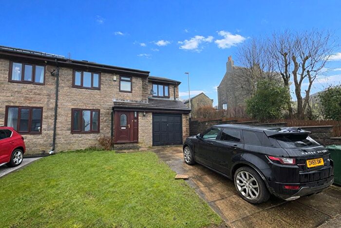 4 Bedroom Semi Detached House For Sale In Naseby Rise, Queensbury, Bradford, BD13