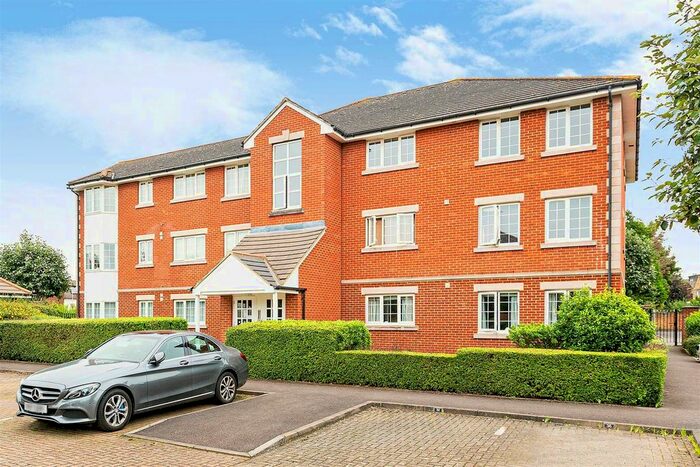 1 Bedroom Flat To Rent In Sigrist Square, Kingston Upon Thames, KT2