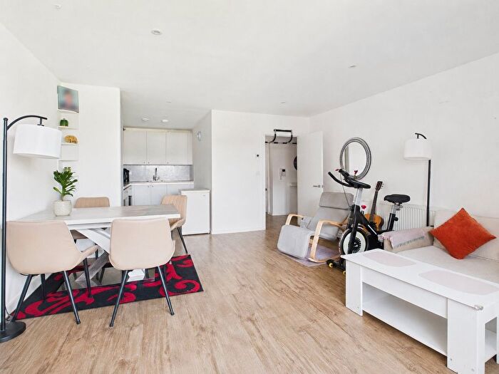 2 Bedroom Flat For Sale In Pitcher Lane, Ashford, Surrey, TW15