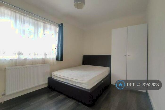 Studio To Rent In Dagenham, London, RM9