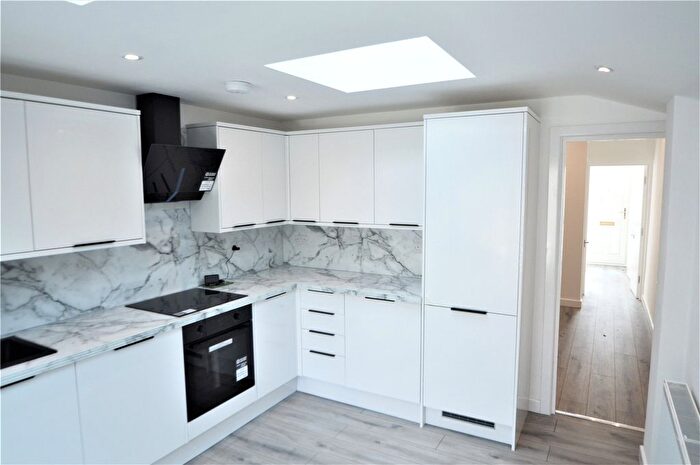 3 Bedroom Semi-Detached House To Rent In Cranmer Road, Croydon, CR0