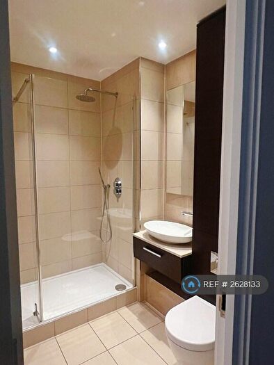 3 Bedroom Flat To Rent In Stratosphere Tower, London, E15