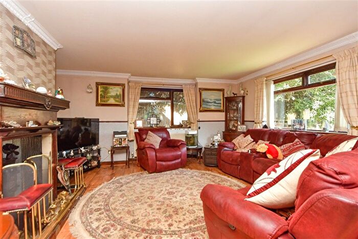 3 Bedroom Chalet For Sale In Bell Farm Lane, Minster-On-Sea, Sheerness, Kent, ME12