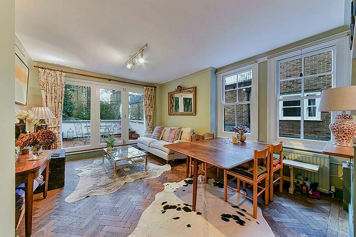 2 Bedroom Flat To Rent In Albert Bridge Road, London, SW11