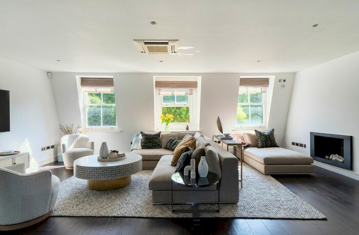 3 Bedroom Flat To Rent In Lennox Gardens, Knightsbridge, London, SW1X