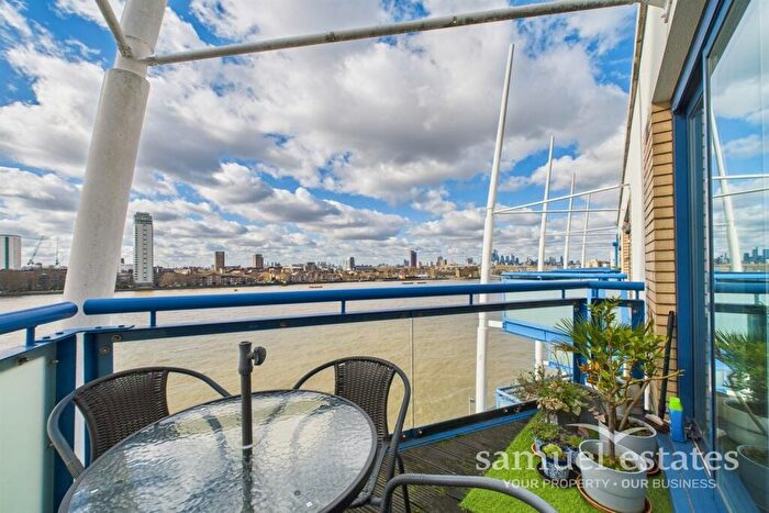 2 Bedroom Flat To Rent In Apollo Building, Newton Place, Isle Of Dogs, E14