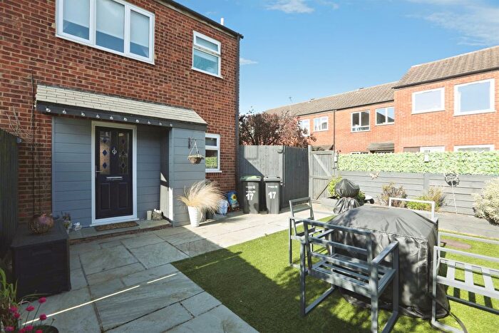 1 Bedroom Semi Detached House For Sale In Cobsdene, Gravesend, DA12