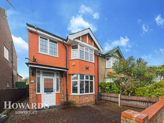 3 Bedroom Semi Detached House For Sale In Laurel Road, Lowestoft, NR33